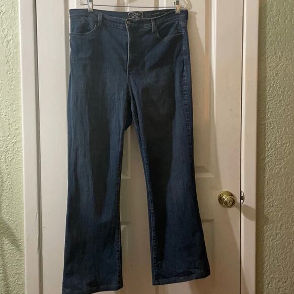 NYDJ Exclusively for Nordstrom Style# 70073 Cut# 14549B Size 16 Jeans - Picture 3 of 13